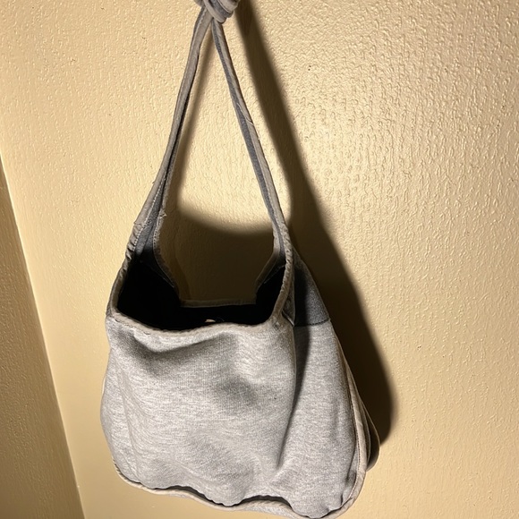 NHL Most Valuable Fan Women’s Flyers Hoodie Purse Color Gray OSFM - Picture 4 of 5